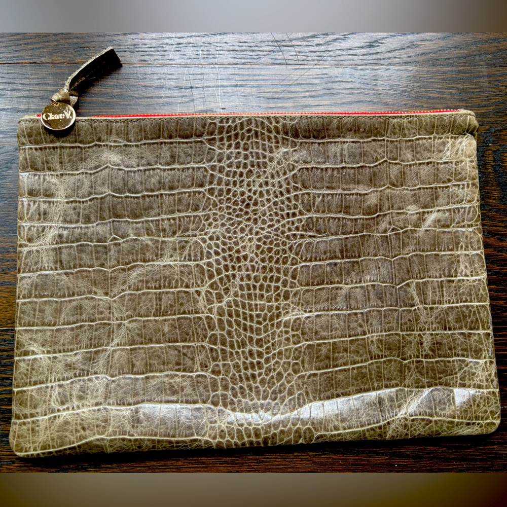 Clare V Flat Clutch